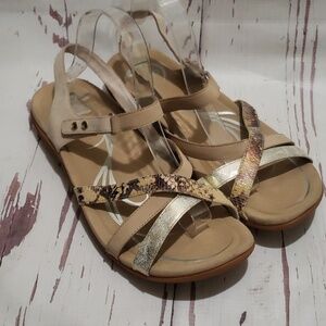 Abeo woman silver and animal print open toe adjustable sandals size 12 narrow